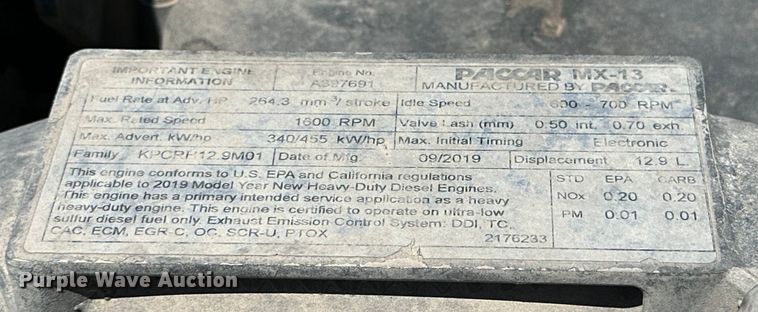 image for item ZA0415 2020 Peterbilt 579 semi truck