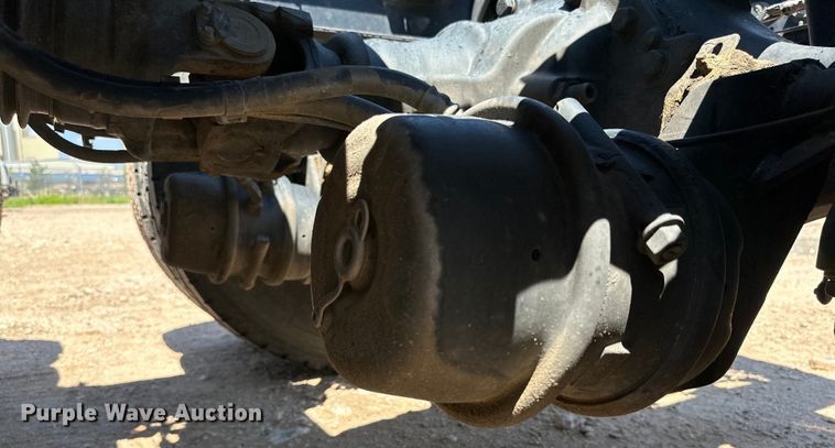 image for item ZA0415 2020 Peterbilt 579 semi truck