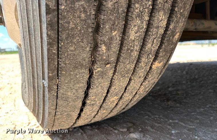 image for item ZA0415 2020 Peterbilt 579 semi truck