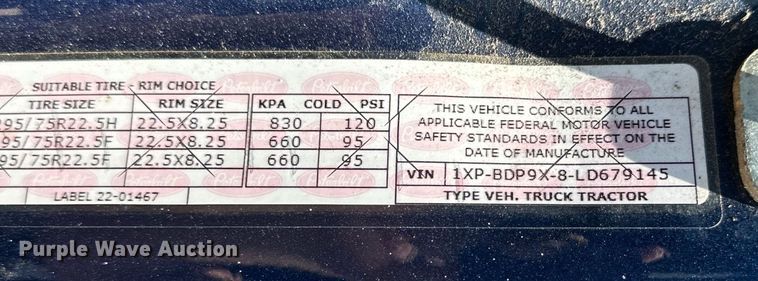 image for item ZA0415 2020 Peterbilt 579 semi truck