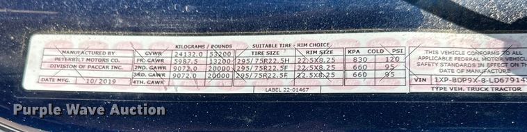 image for item ZA0415 2020 Peterbilt 579 semi truck