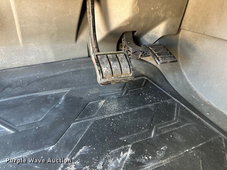 image for item ZA0416 2020 Volvo VNR semi truck