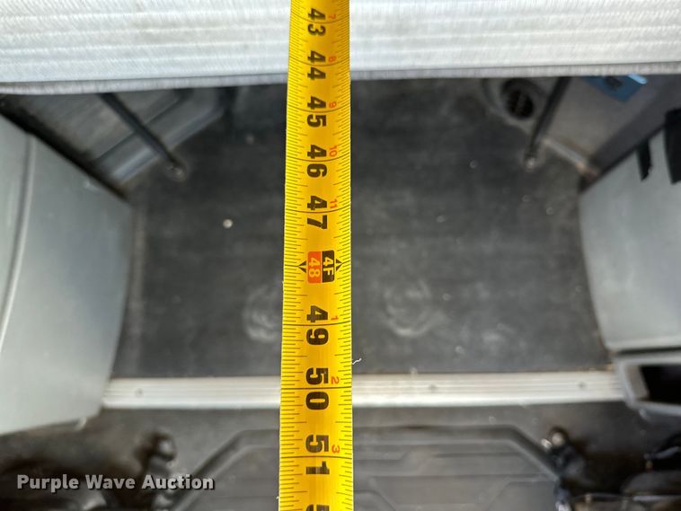 image for item ZA0416 2020 Volvo VNR semi truck