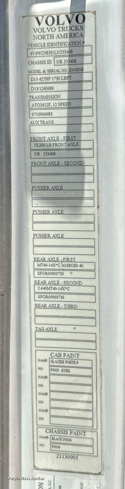 image for item ZA0416 2020 Volvo VNR semi truck