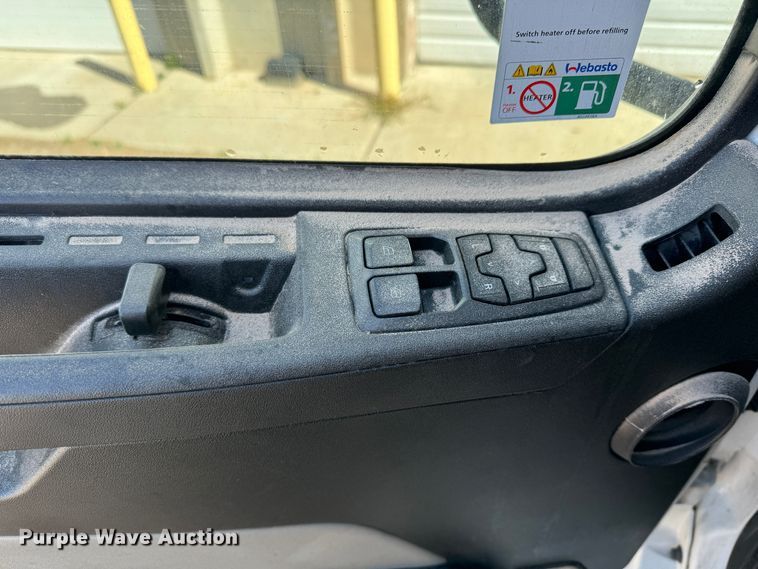 image for item ZA0417 2020 Volvo VNR semi truck