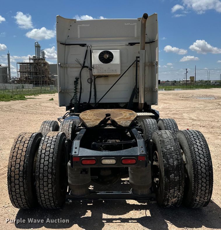 image for item ZA0418 2020 Volvo  VNR semi truck