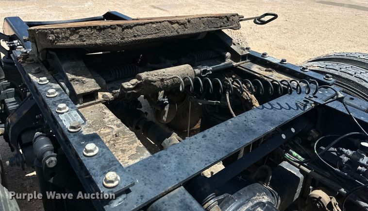 image for item ZA0418 2020 Volvo  VNR semi truck