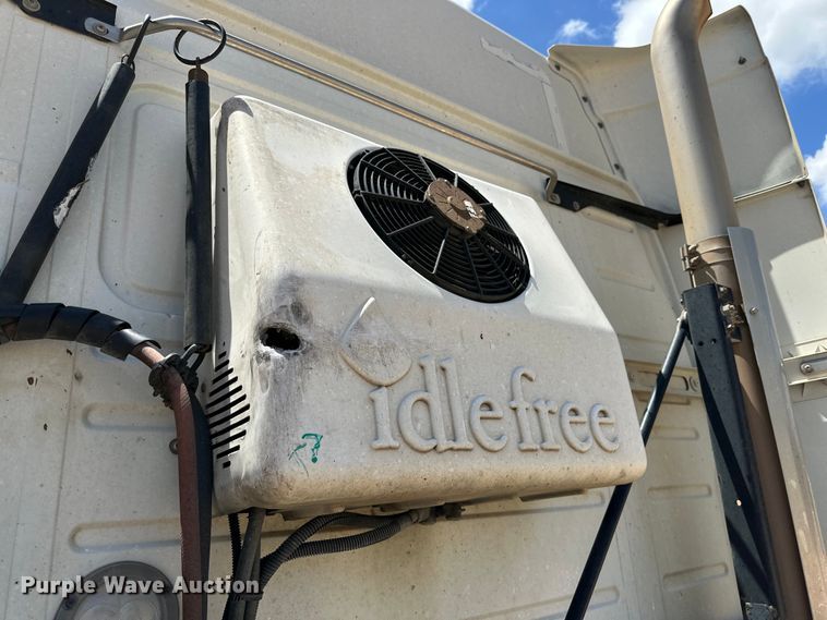 image for item ZA0418 2020 Volvo  VNR semi truck