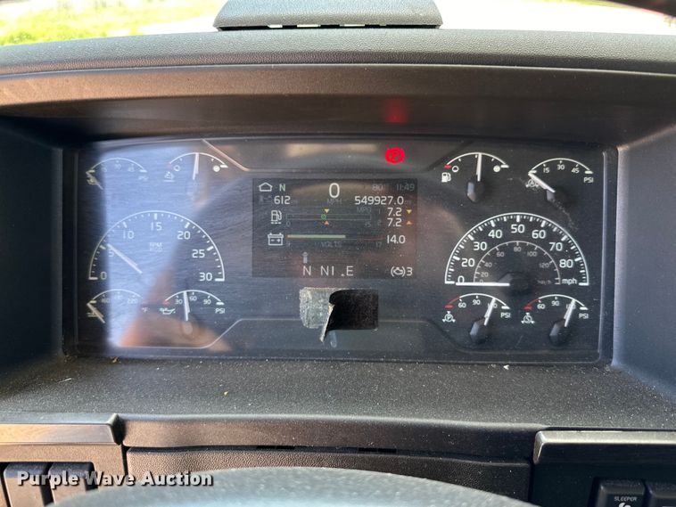 image for item ZA0418 2020 Volvo  VNR semi truck