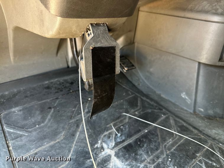 image for item ZA0418 2020 Volvo  VNR semi truck