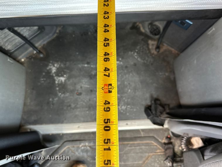 image for item ZA0418 2020 Volvo  VNR semi truck