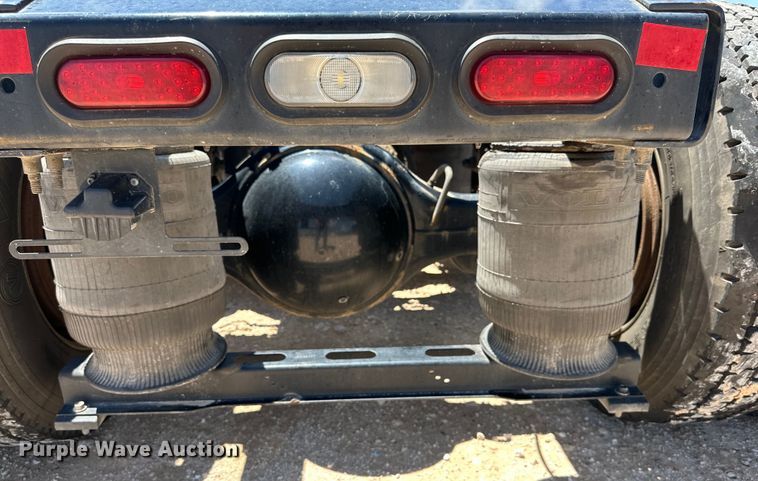 image for item ZA0418 2020 Volvo  VNR semi truck