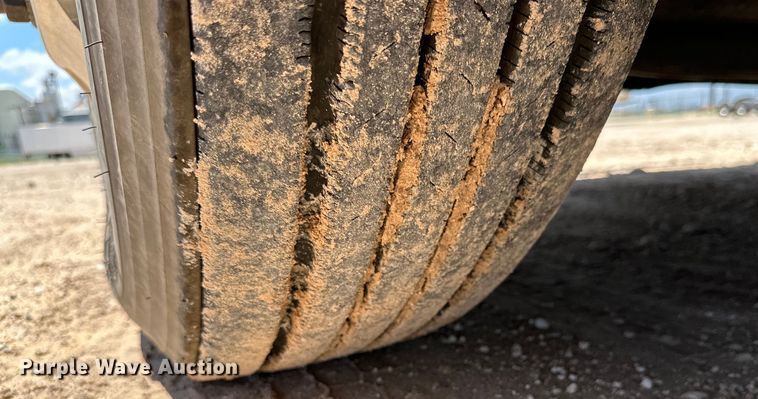 image for item ZA0418 2020 Volvo  VNR semi truck