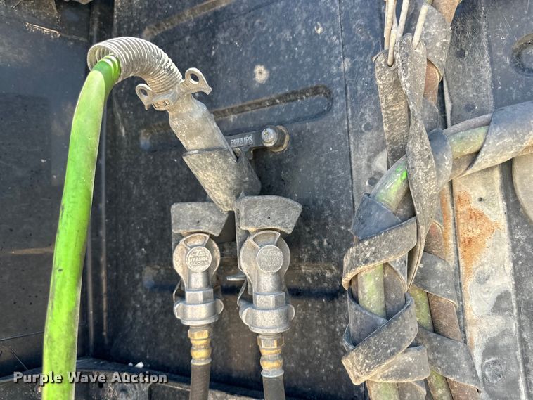 image for item ZA0419 2022 Volvo VNR semi truck