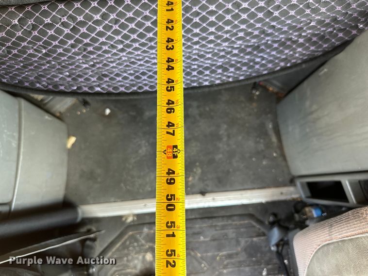 image for item ZA0419 2022 Volvo VNR semi truck