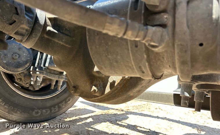 image for item ZA0419 2022 Volvo VNR semi truck