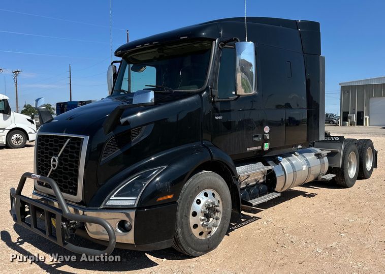 image for item ZA0420 2022 Volvo VNR semi truck