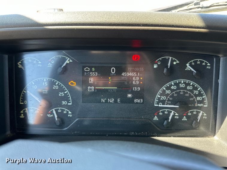 image for item ZA0420 2022 Volvo VNR semi truck