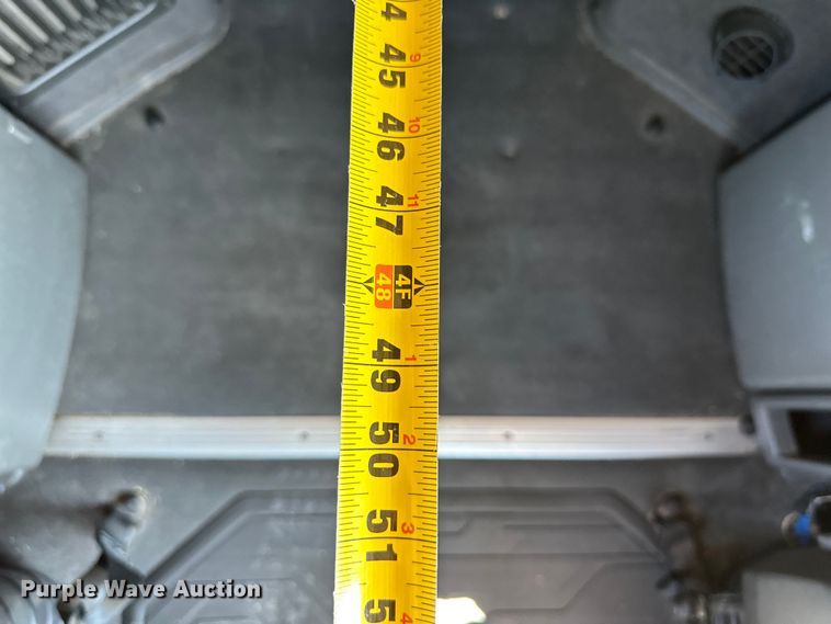 image for item ZA0420 2022 Volvo VNR semi truck