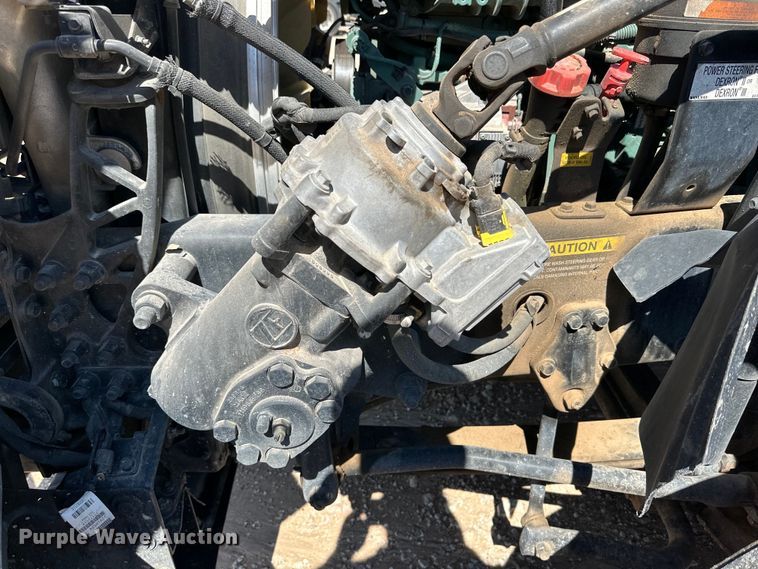 image for item ZA0420 2022 Volvo VNR semi truck