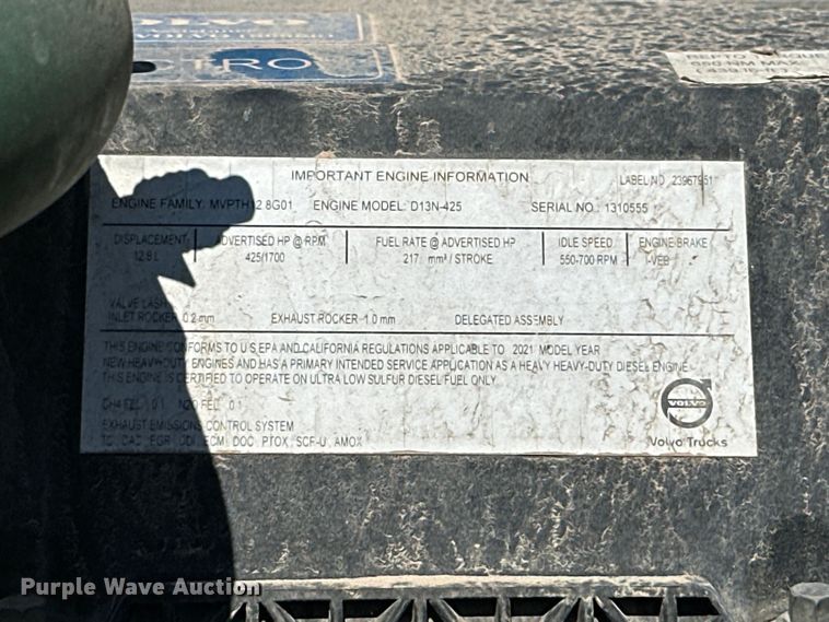 image for item ZA0420 2022 Volvo VNR semi truck