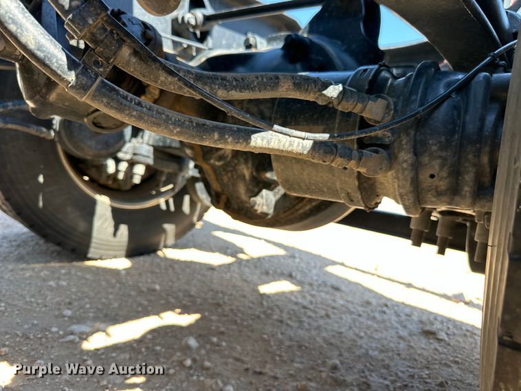 image for item ZA0420 2022 Volvo VNR semi truck