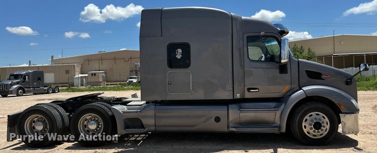 image for item ZA0421 2020 Peterbilt 579 semi truck