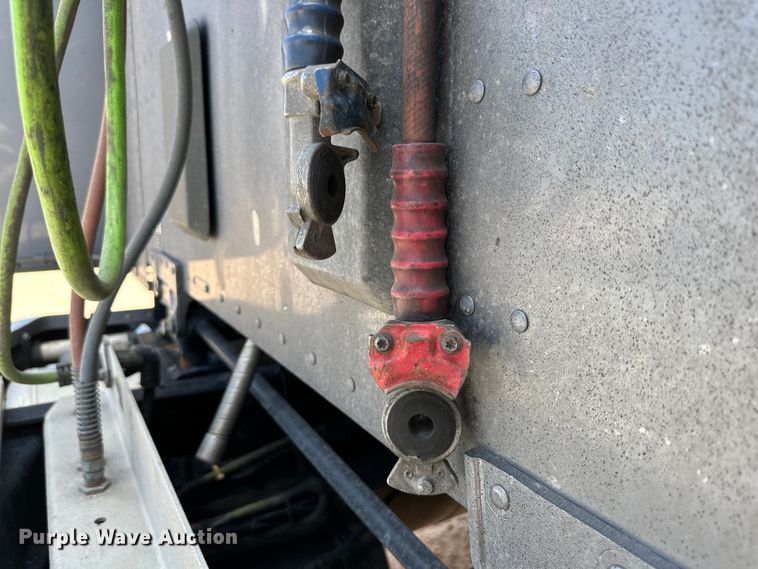 image for item ZA0421 2020 Peterbilt 579 semi truck