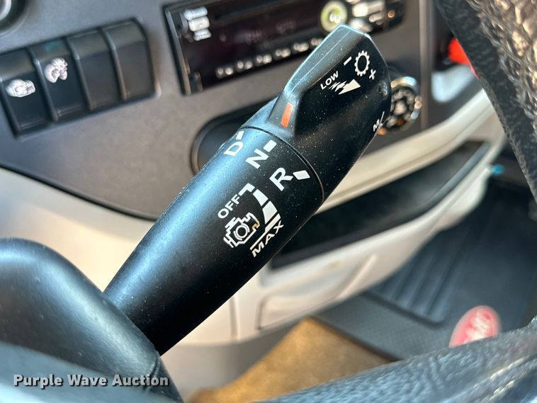 image for item ZA0421 2020 Peterbilt 579 semi truck