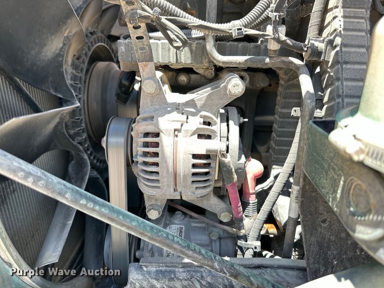 image for item ZA0421 2020 Peterbilt 579 semi truck