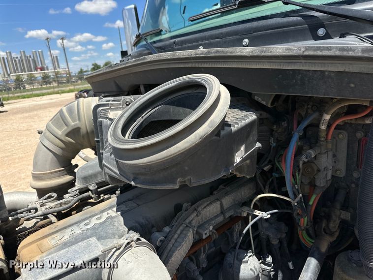 image for item ZA0421 2020 Peterbilt 579 semi truck