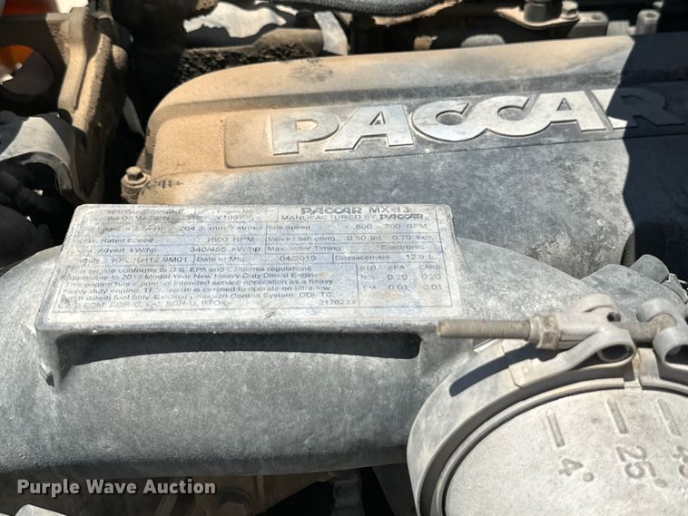 image for item ZA0421 2020 Peterbilt 579 semi truck