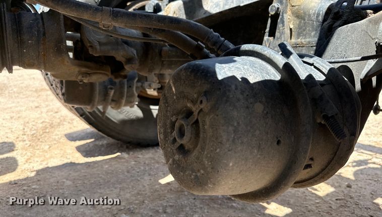 image for item ZA0421 2020 Peterbilt 579 semi truck