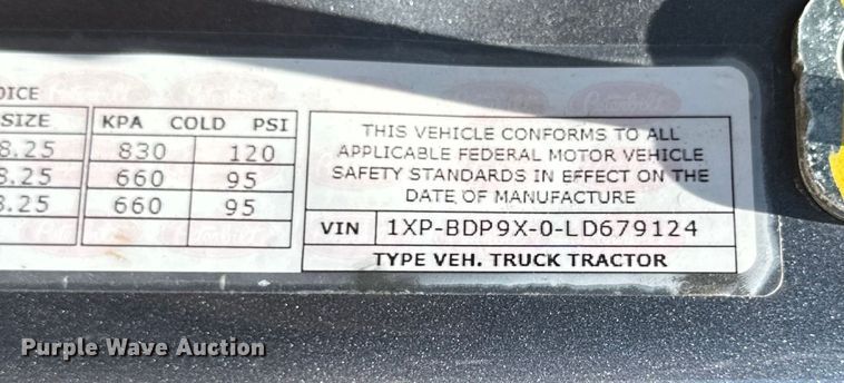 image for item ZA0421 2020 Peterbilt 579 semi truck