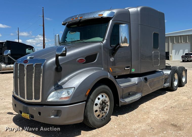 image for item ZA0422 2020 Peterbilt 579 semi truck