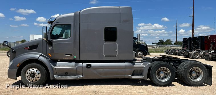 image for item ZA0422 2020 Peterbilt 579 semi truck