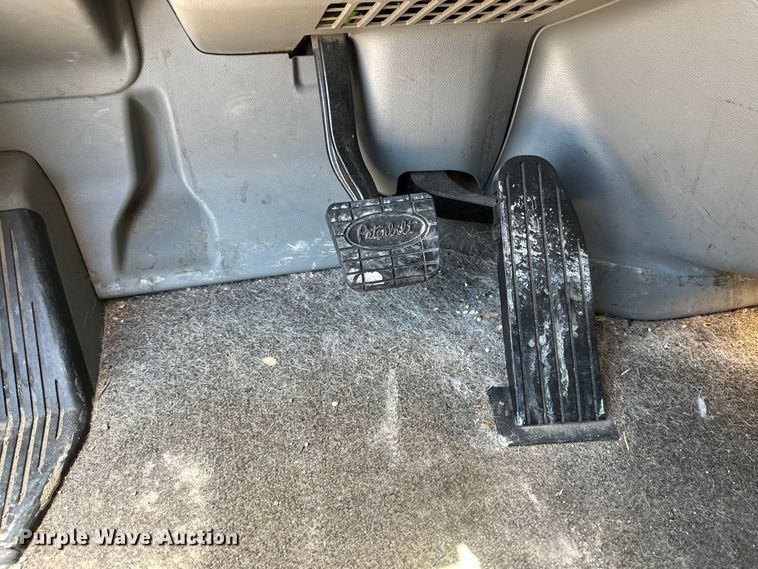 image for item ZA0422 2020 Peterbilt 579 semi truck