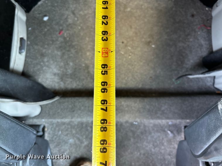 image for item ZA0422 2020 Peterbilt 579 semi truck