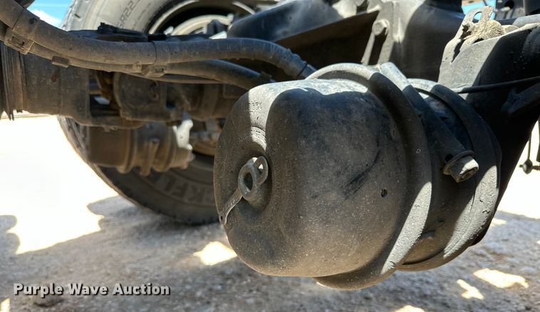 image for item ZA0422 2020 Peterbilt 579 semi truck