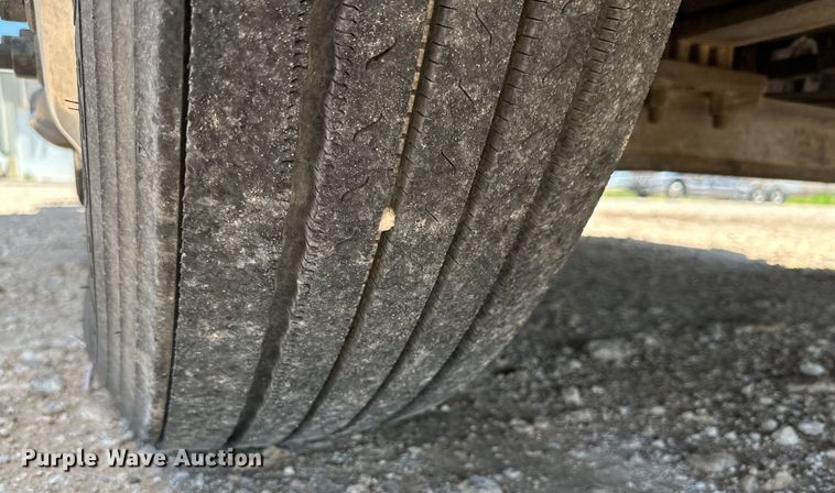 image for item ZA0422 2020 Peterbilt 579 semi truck