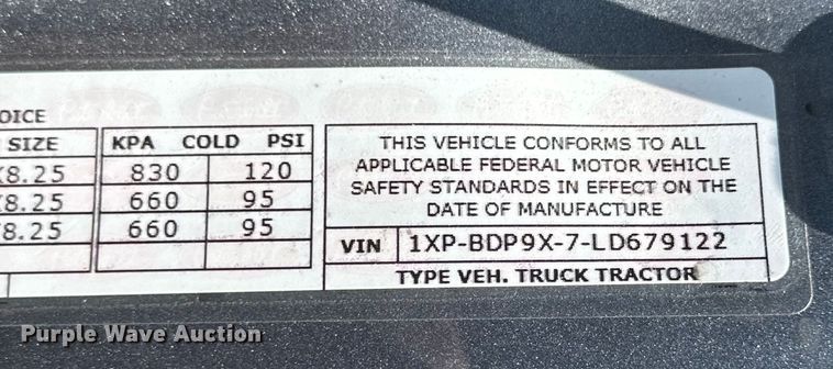 image for item ZA0422 2020 Peterbilt 579 semi truck