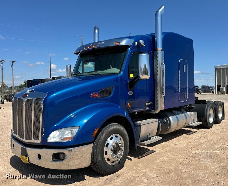 image for item ZA0423 2020 Peterbilt 579 semi truck
