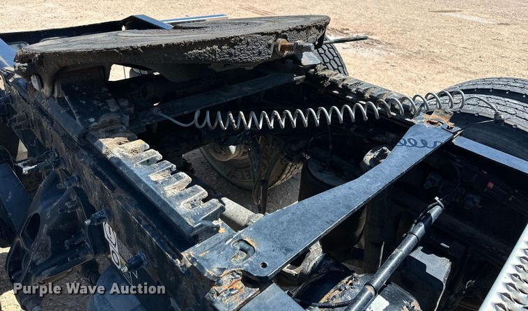 image for item ZA0423 2020 Peterbilt 579 semi truck