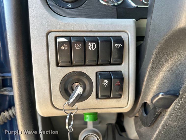 image for item ZA0423 2020 Peterbilt 579 semi truck