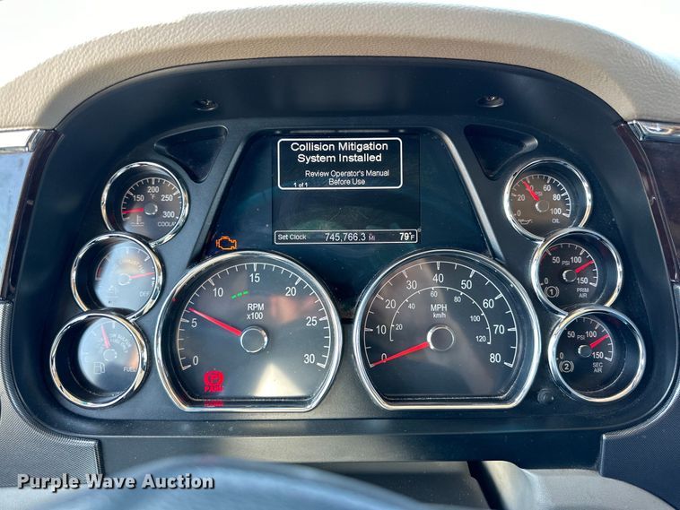 image for item ZA0423 2020 Peterbilt 579 semi truck