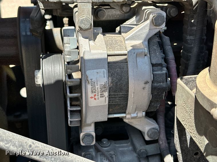 image for item ZA0423 2020 Peterbilt 579 semi truck