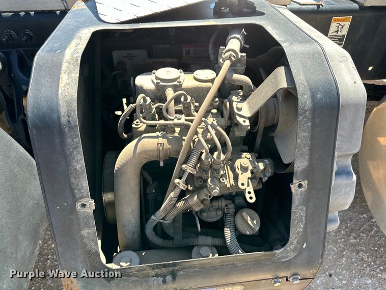 image for item ZA0423 2020 Peterbilt 579 semi truck