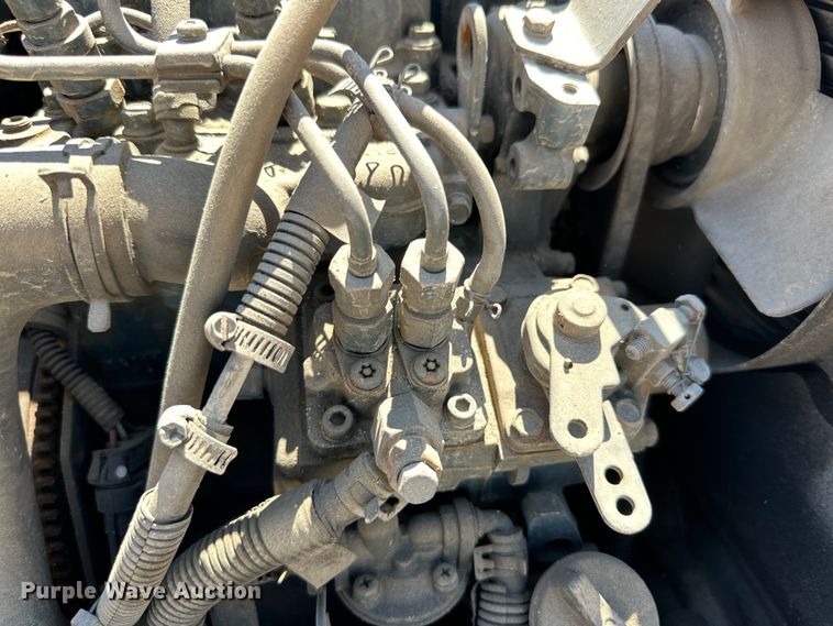 image for item ZA0423 2020 Peterbilt 579 semi truck