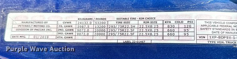 image for item ZA0423 2020 Peterbilt 579 semi truck