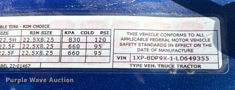 image for item ZA0423 2020 Peterbilt 579 semi truck